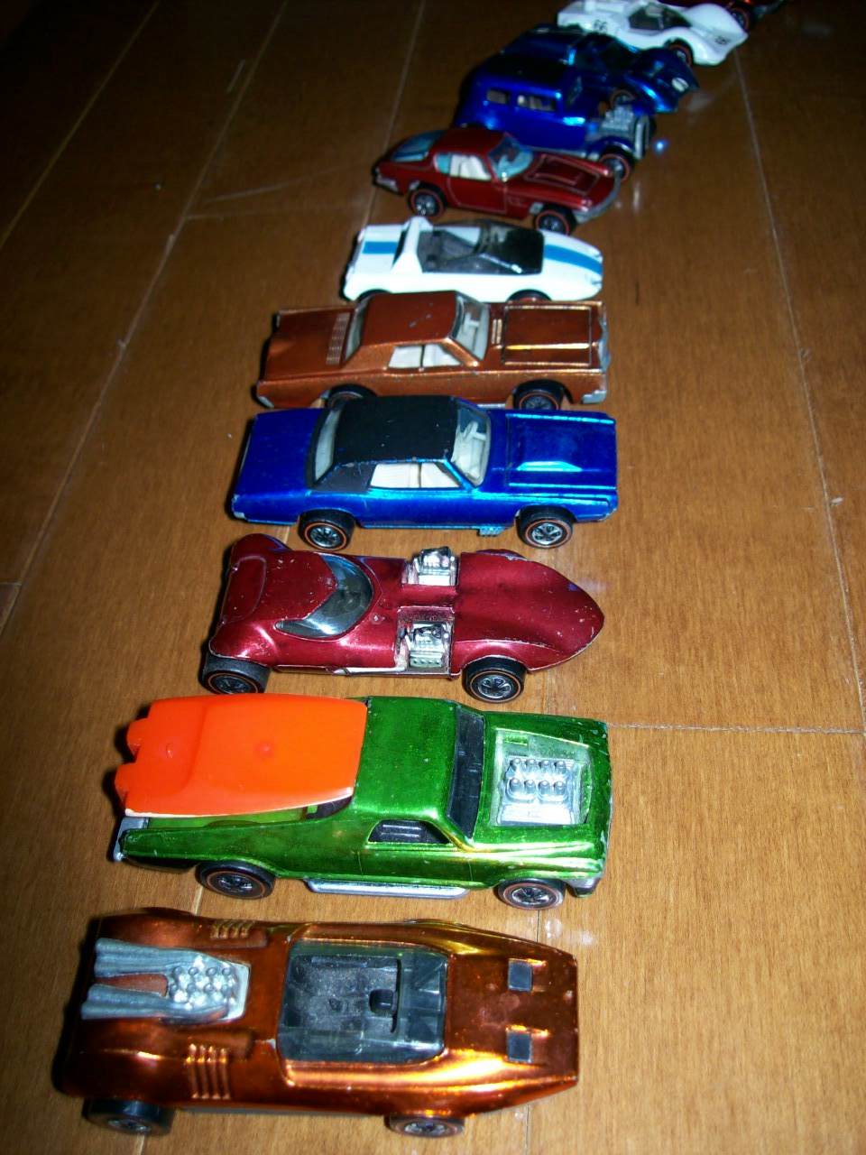 Hot Wheels Collection Red Lines 87 Cars 21 Badges Cases Included Vintage